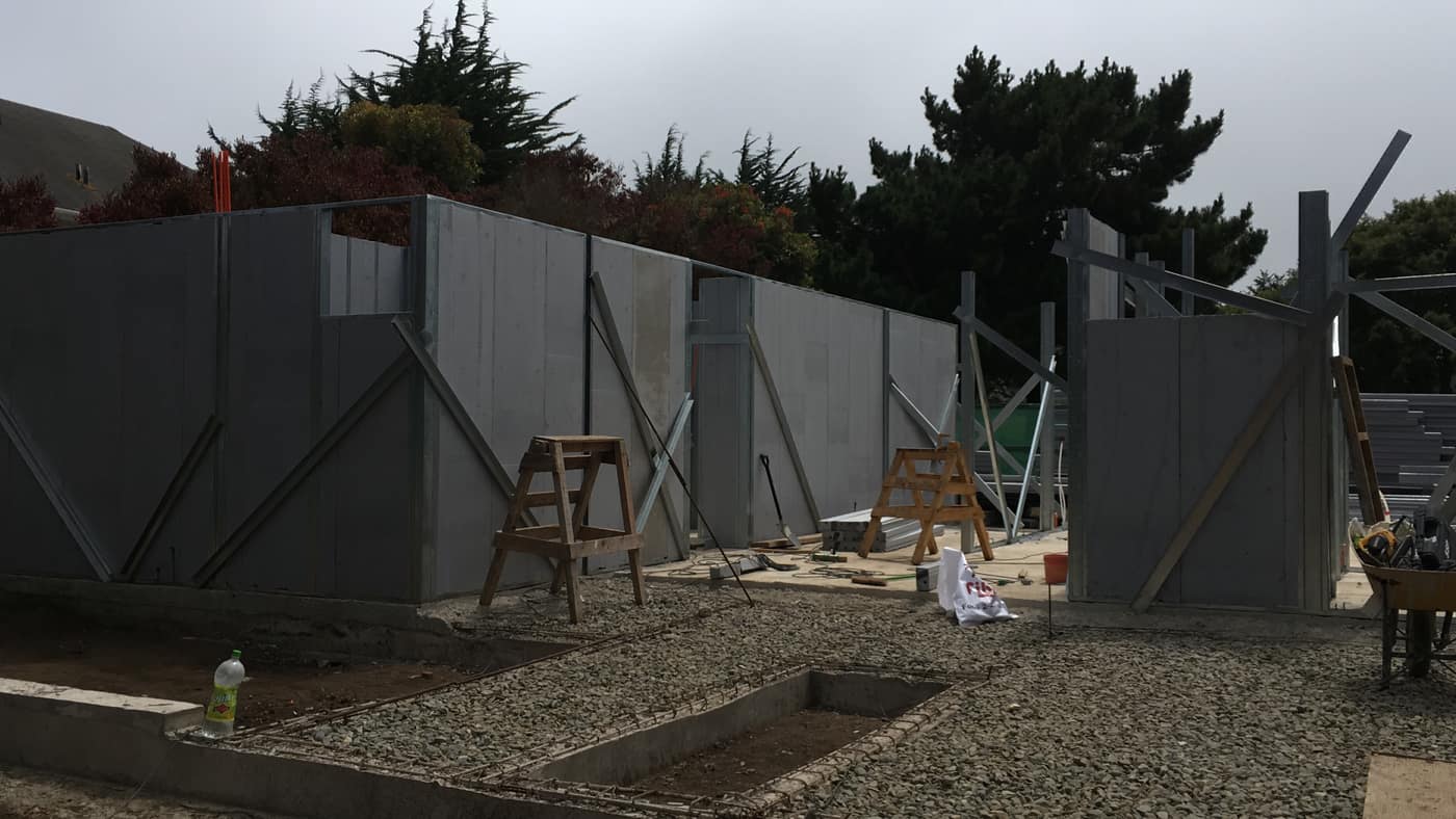 Muros de hormigón de una casa en construcción